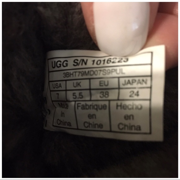 UGG SHORT CLASSIC II BOOTS - Picture 9 of 11